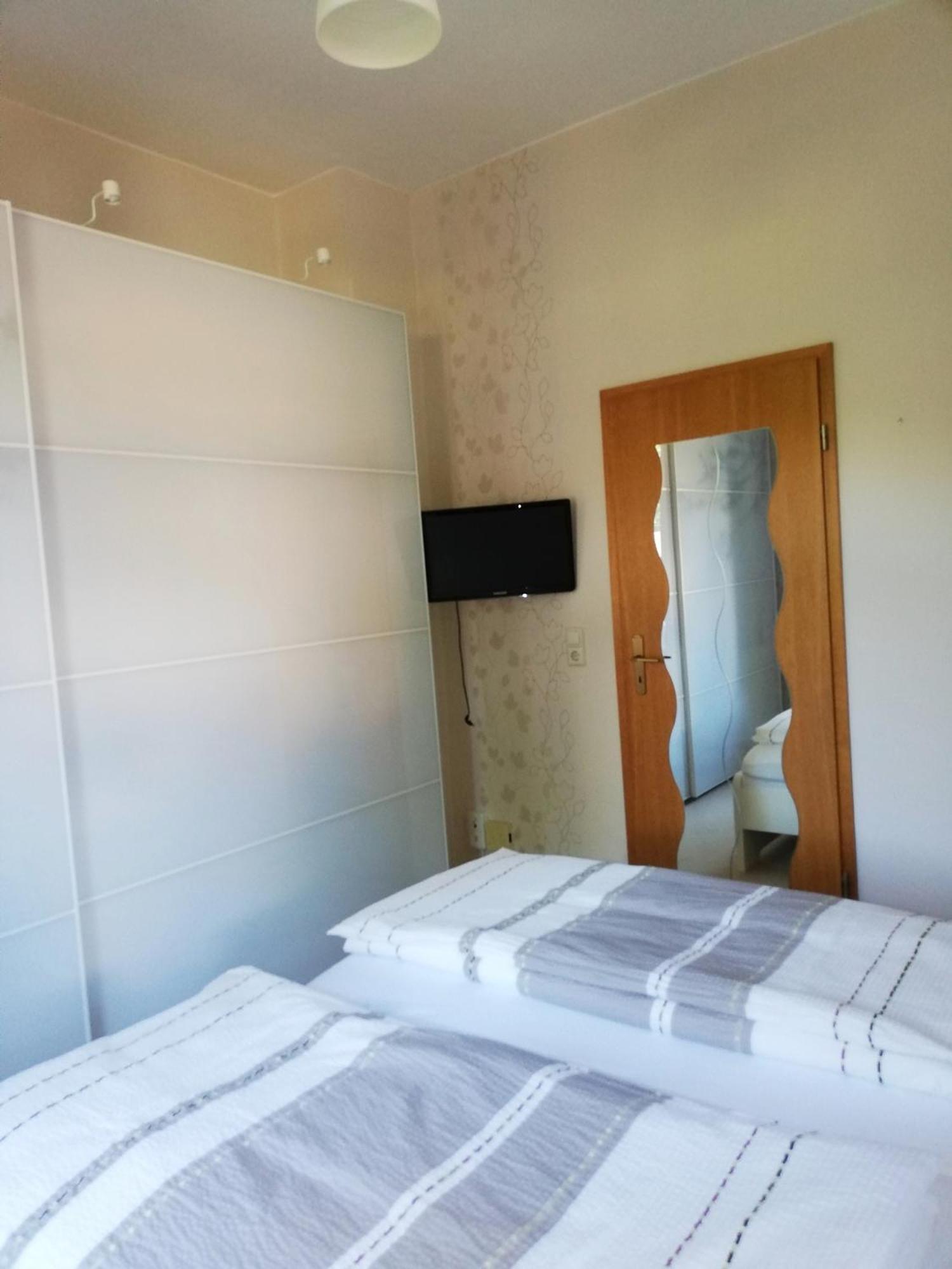 Konigsbruck Ferienwohnung Und Pension "Zur Aue" מראה חיצוני תמונה
